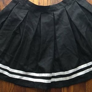Hot topic black pleated skirt